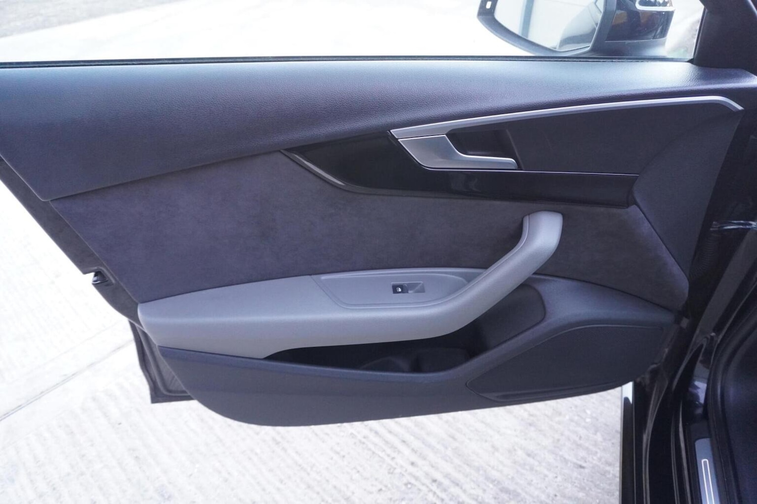 Used Audi A4 Avant 2017 for sale - 76347249: Photo 32