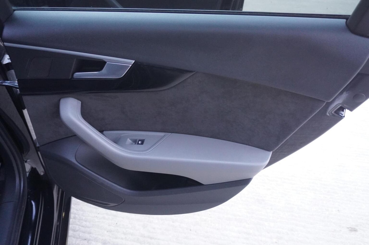 Used Audi A4 Avant 2017 for sale - 76347249: Photo 33