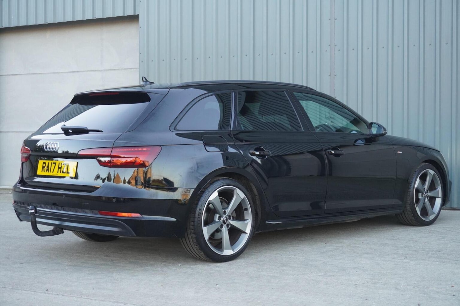 Used Audi A4 Avant 2017 for sale - 76347249: Photo 4