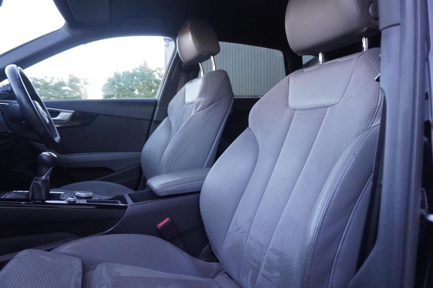 Used Audi A4 Avant 2017 for sale - 76347249: Photo 42