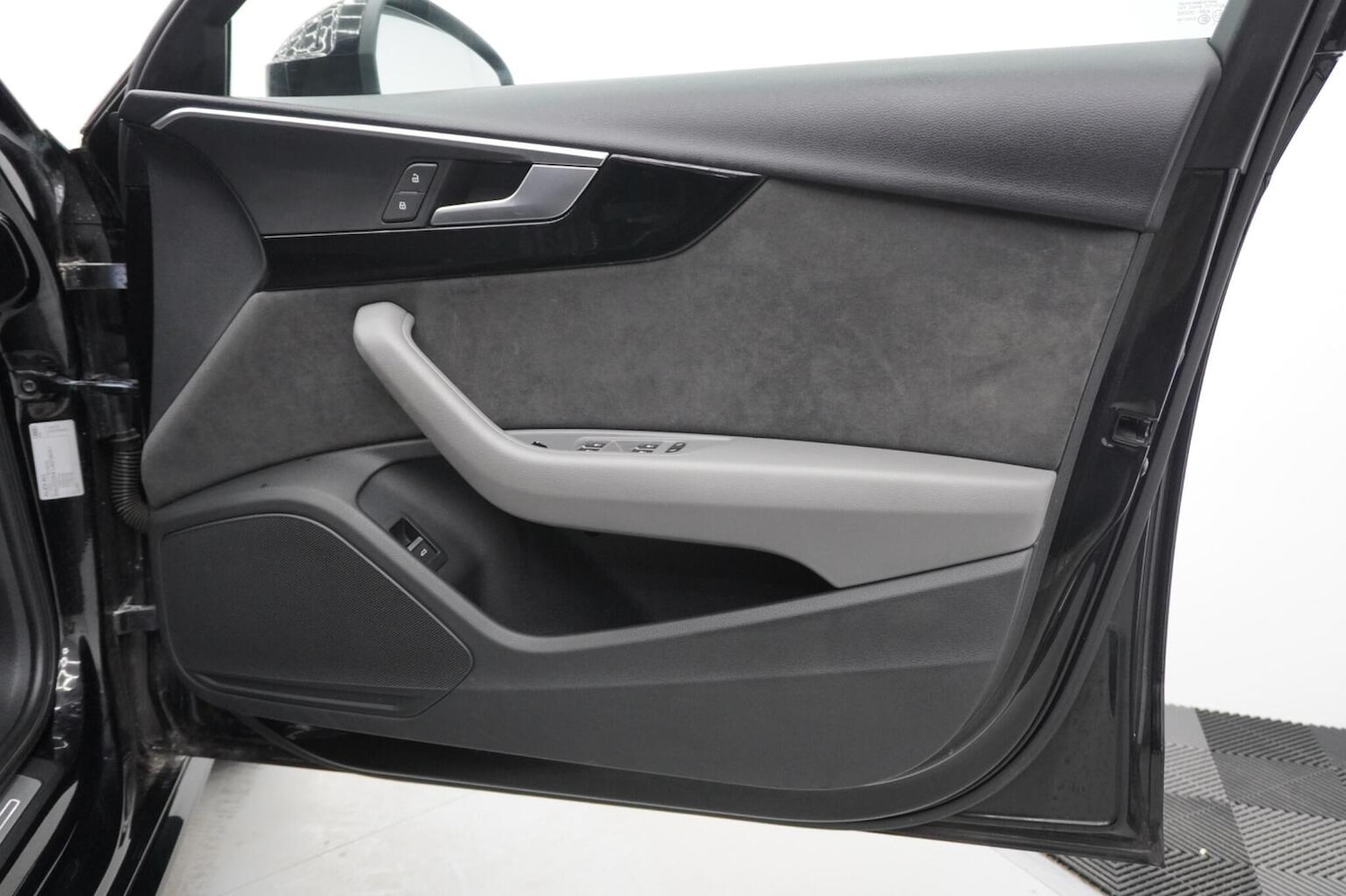 Used Audi A4 Avant 2017 for sale - 76347249: Photo 47