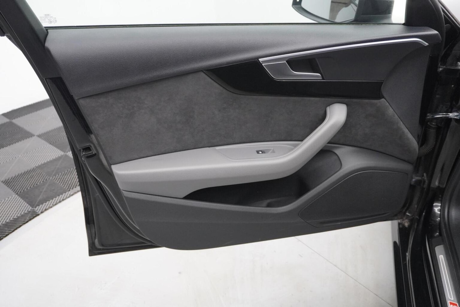 Used Audi A4 Avant 2017 for sale - 76347249: Photo 48