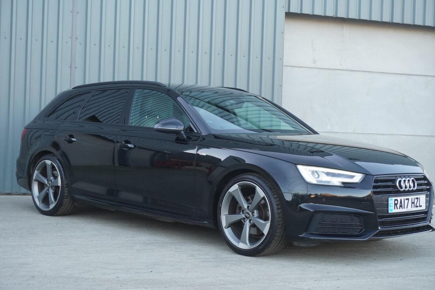 Used Audi A4 Avant 2017 for sale - 76347249: Photo 5