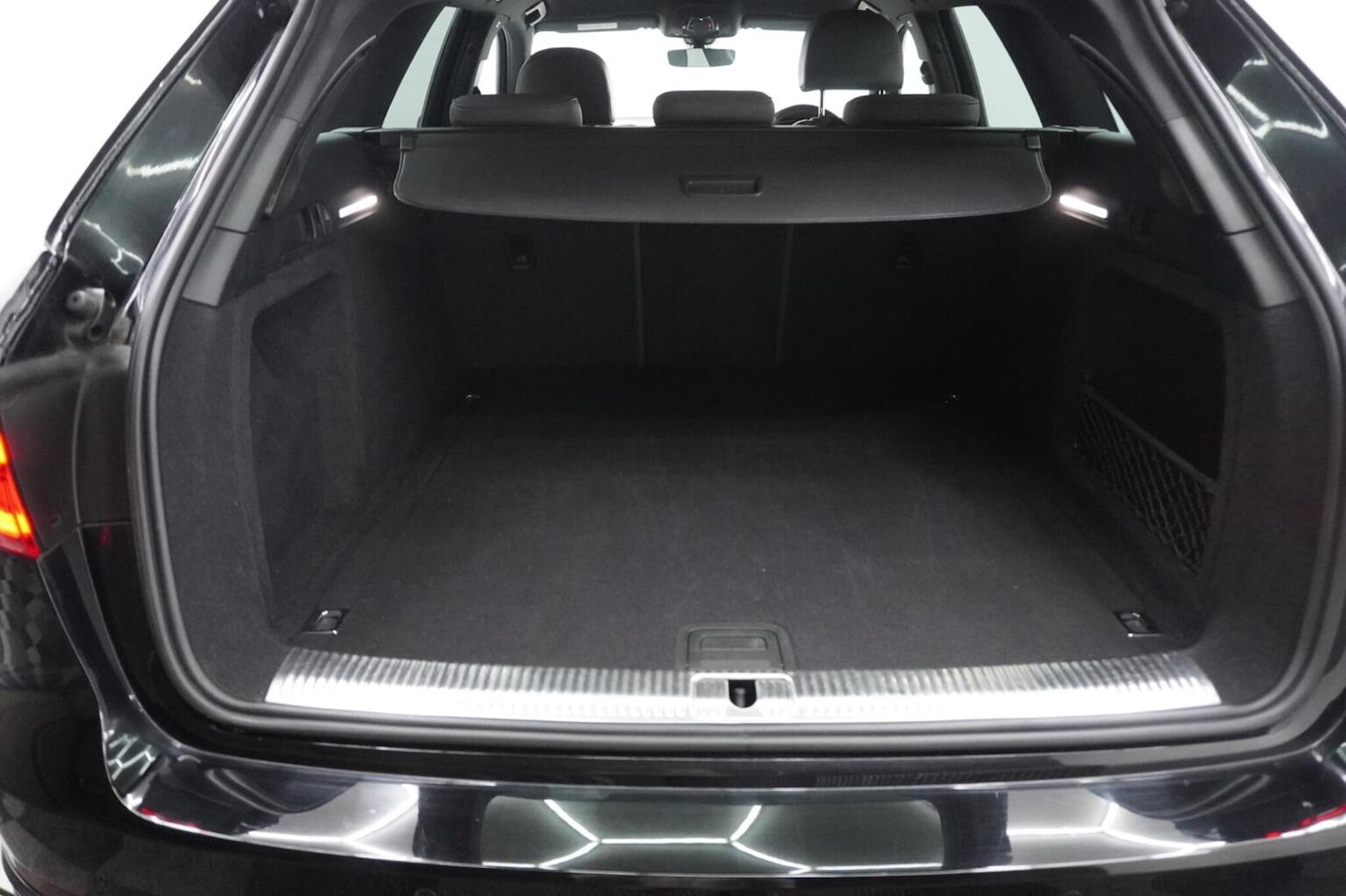 Used Audi A4 Avant 2017 for sale - 76347249: Photo 53