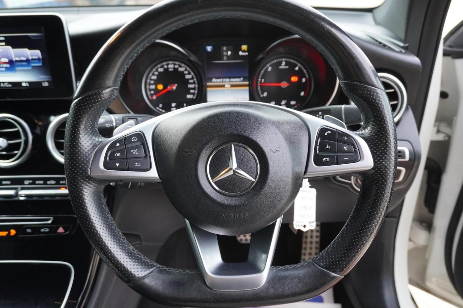 Used Mercedes-Benz GLC 2016 for sale - 76769349: Photo 33