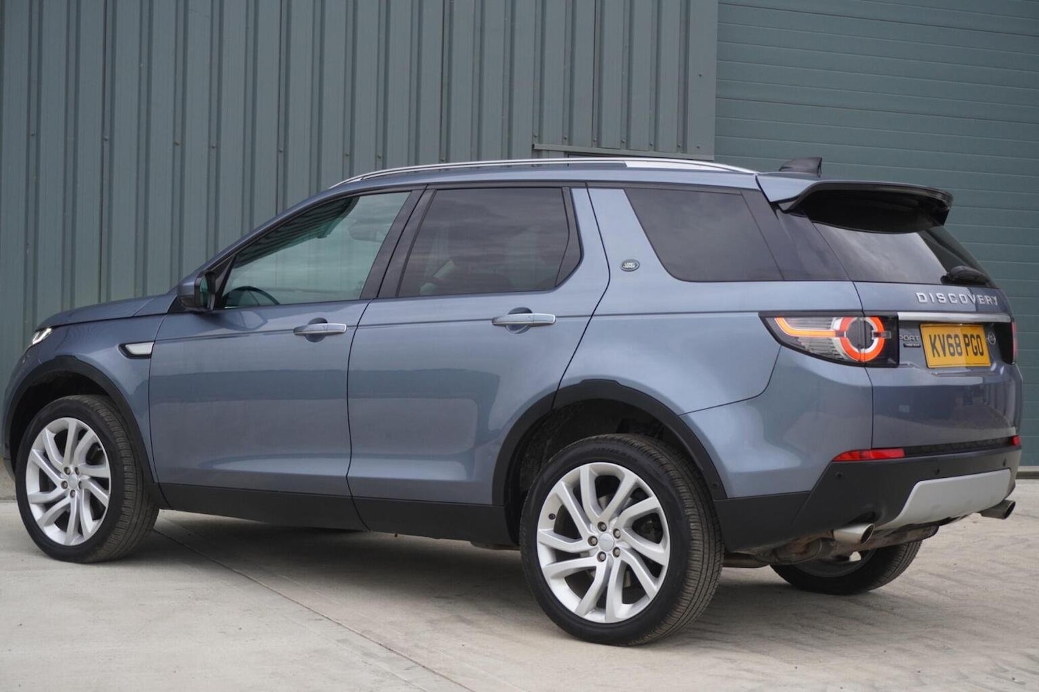Used Land Rover Discovery Sport 2018 for sale - 76149377: Photo 3