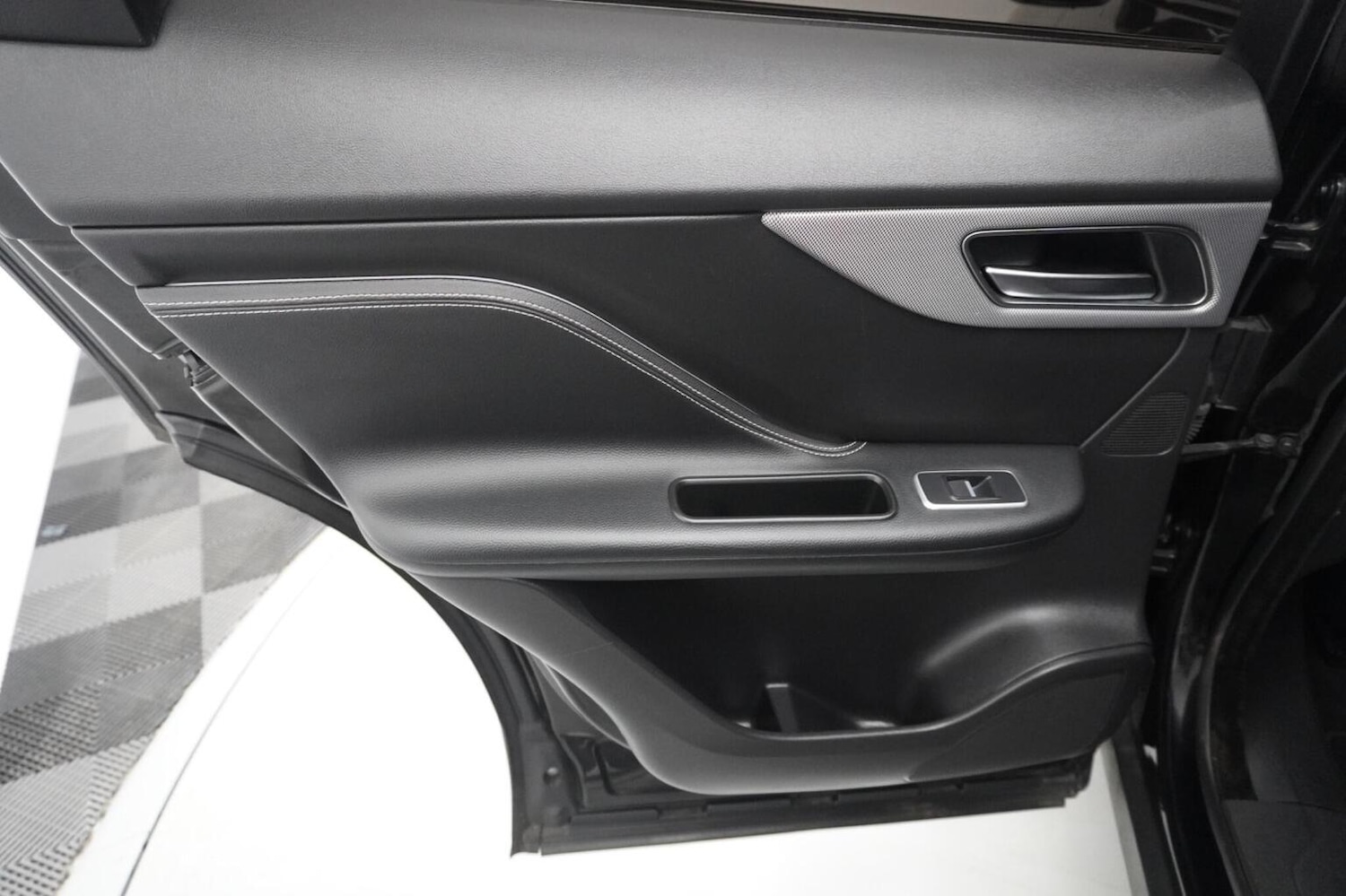 Used Jaguar F-Pace 2017 for sale - 75644146: Photo 49