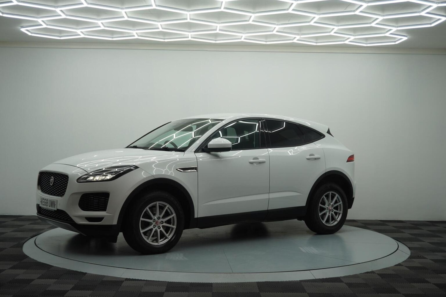 Used Jaguar E-Pace 2018 for sale - 77431355: Photo 2