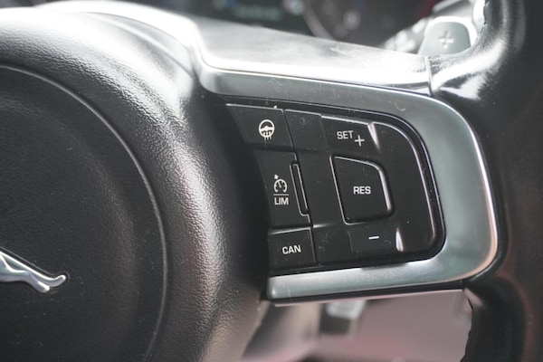 Used Jaguar F-Pace 2018 for sale - 75545263: Photo 24