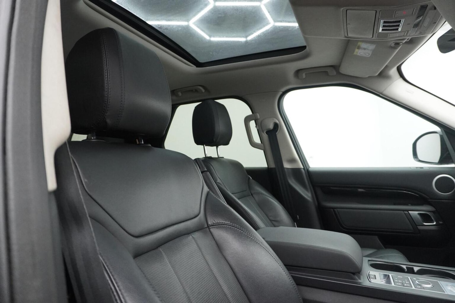 Used Land Rover Discovery 2017 for sale - 77107701: Photo 34