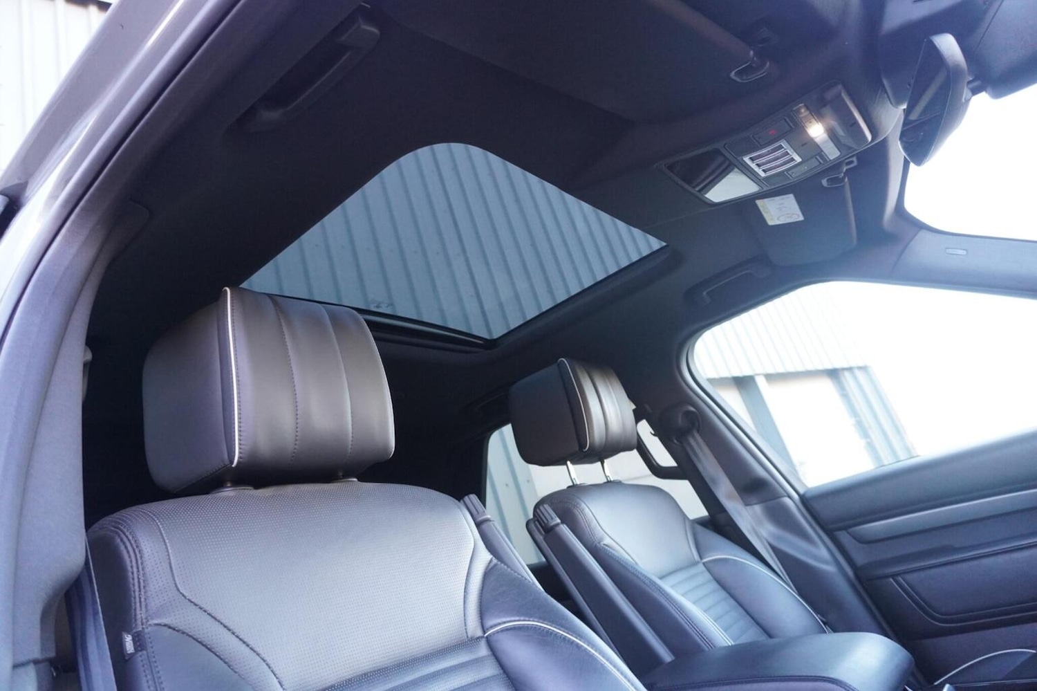 Used Land Rover Discovery 2018 for sale - 76596570: Photo 15