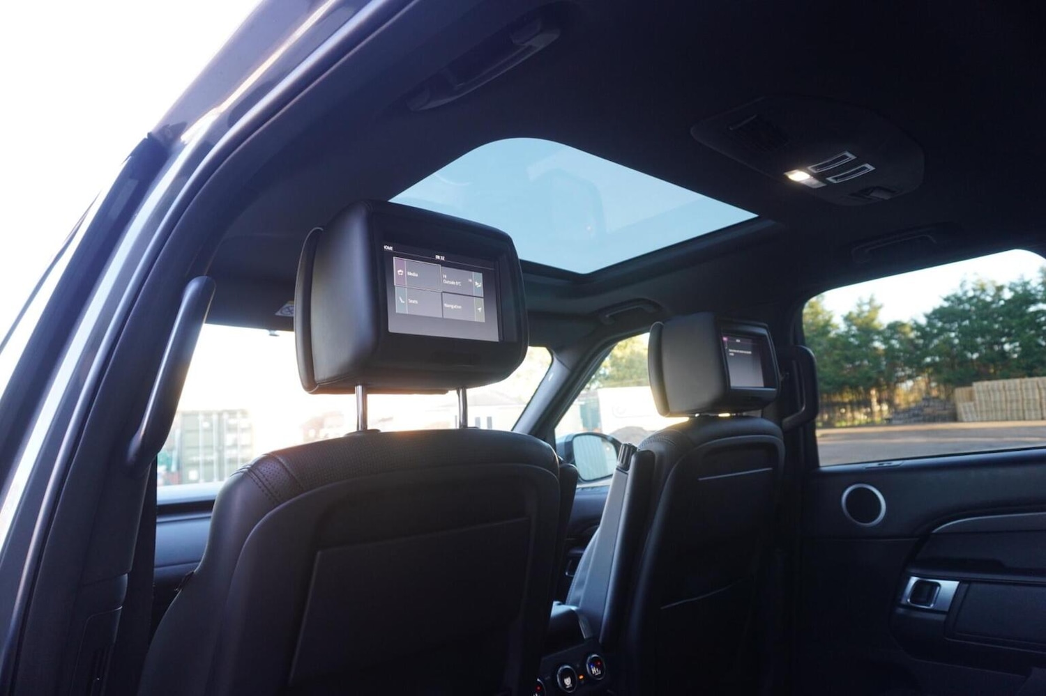 Used Land Rover Discovery 2018 for sale - 76596570: Photo 3