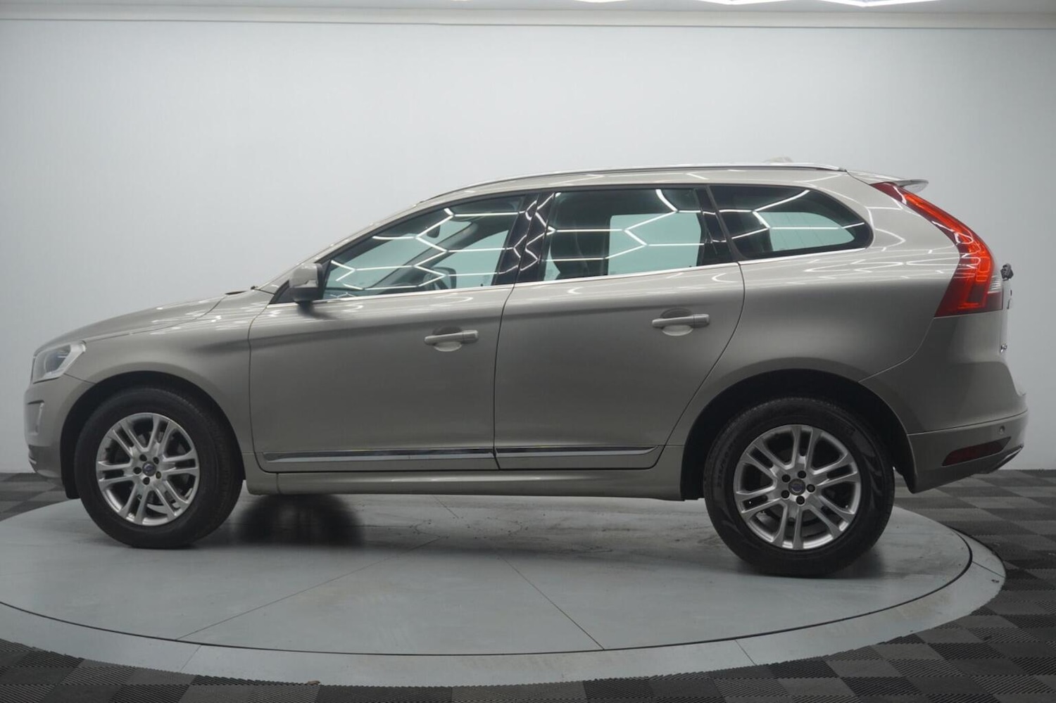 Used Volvo XC60 2015 for sale - 77622448: Photo 10