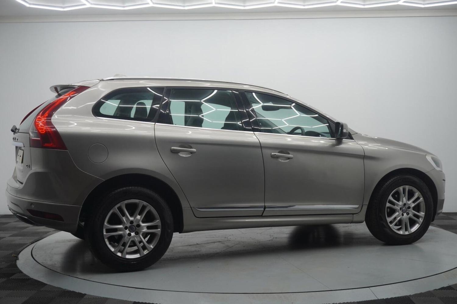 Used Volvo XC60 2015 for sale - 77622448: Photo 15