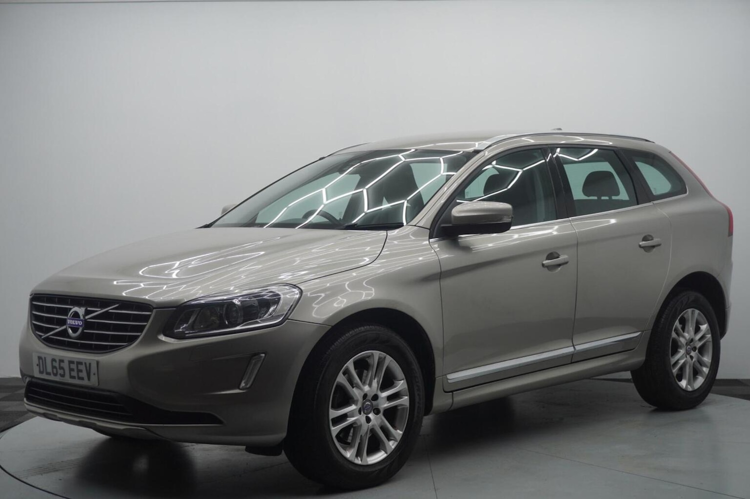 Used Volvo XC60 2015 for sale - 77622448: Photo 2