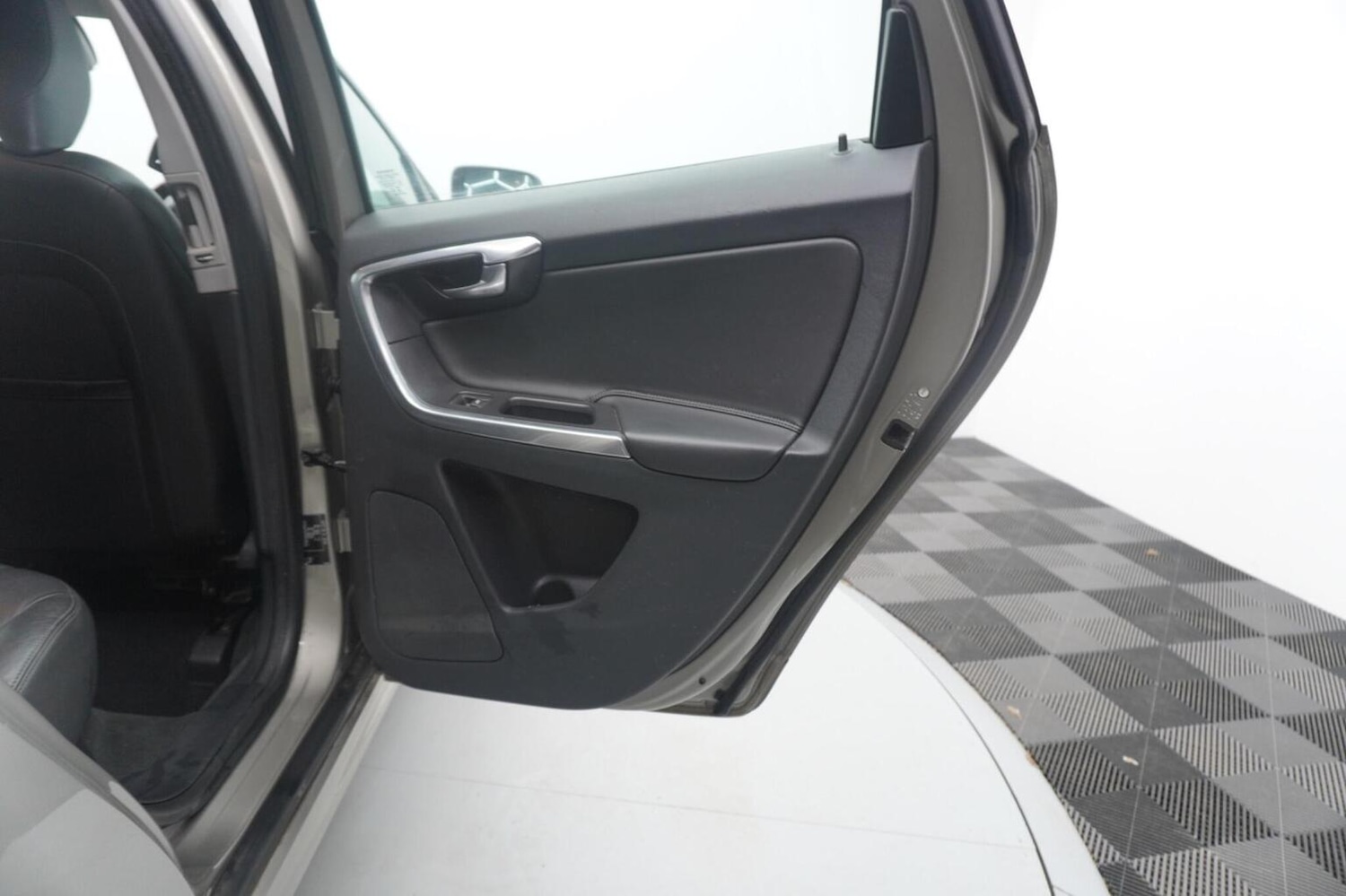 Used Volvo XC60 2015 for sale - 77622448: Photo 37