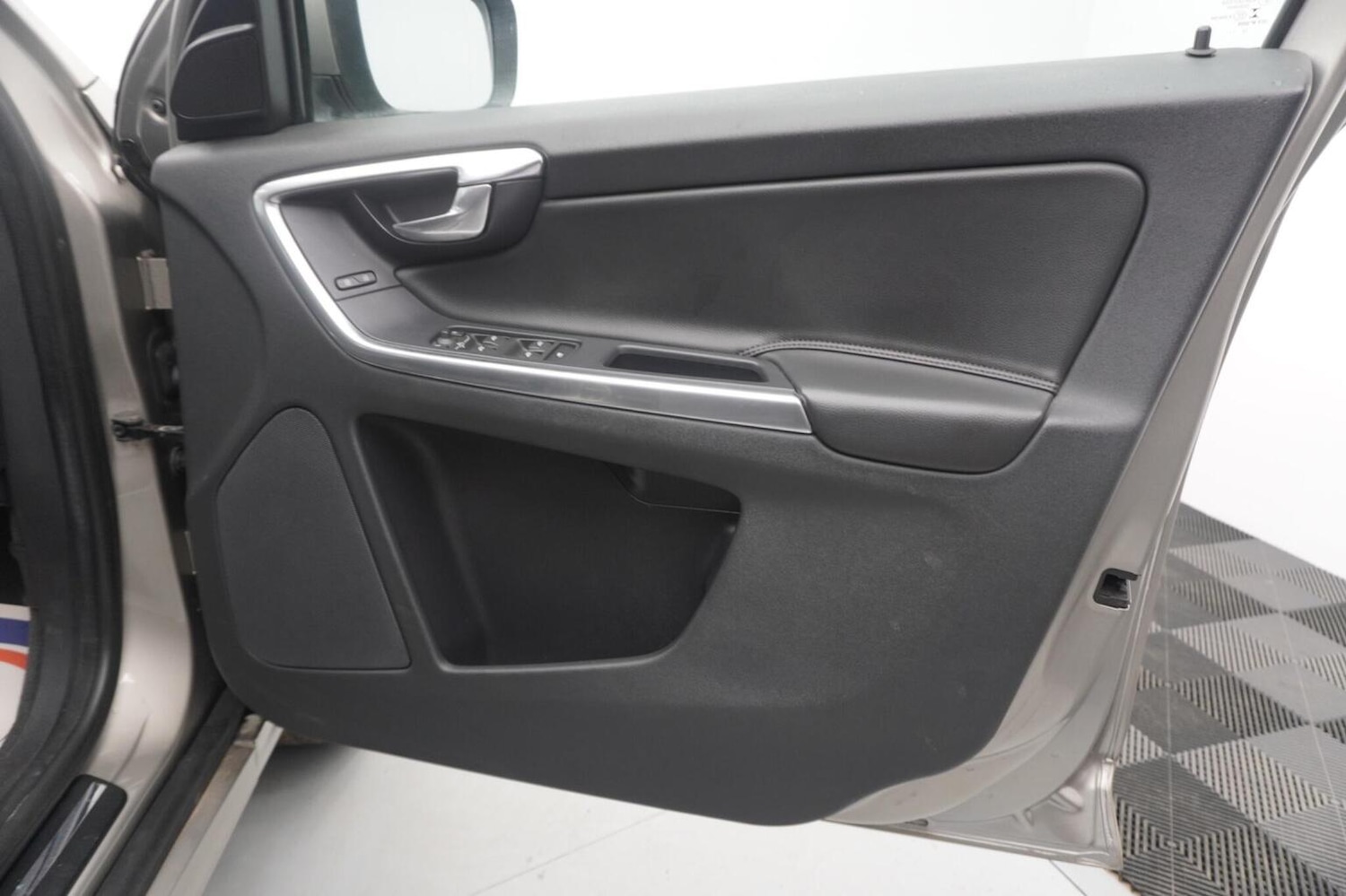 Used Volvo XC60 2015 for sale - 77622448: Photo 38