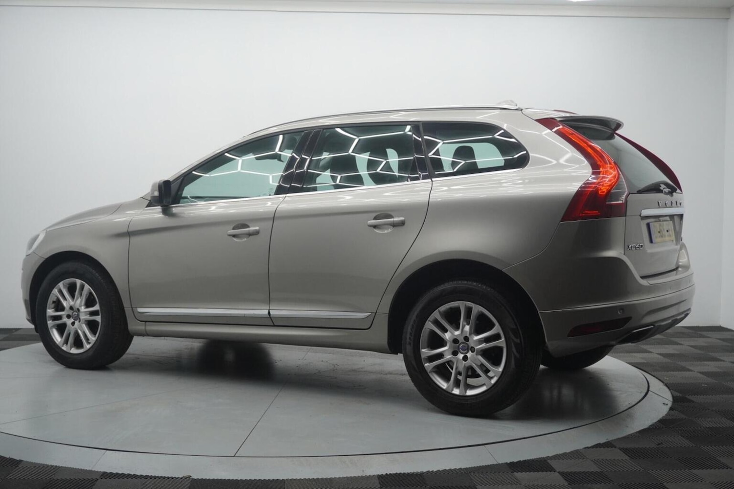 Used Volvo XC60 2015 for sale - 77622448: Photo 9