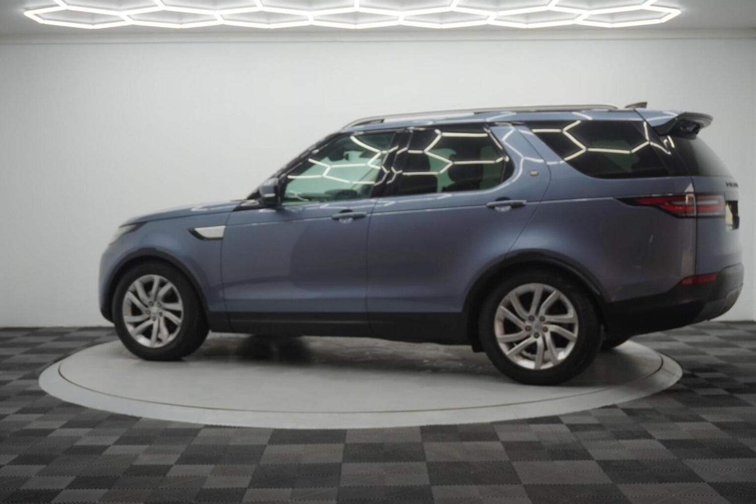 Used Land Rover Discovery 2019 for sale - 76482908: Photo 3