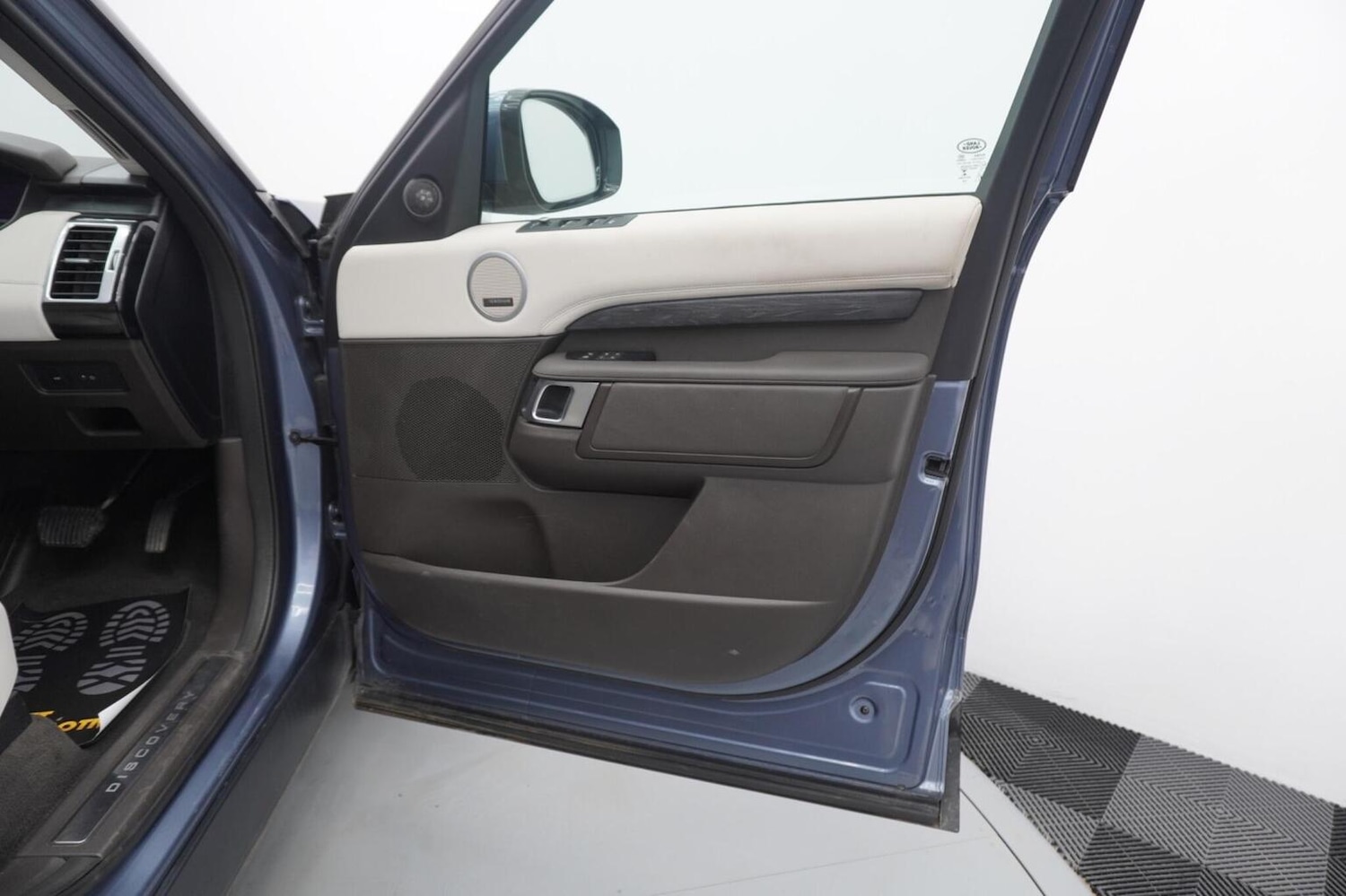 Used Land Rover Discovery 2019 for sale - 76482908: Photo 52