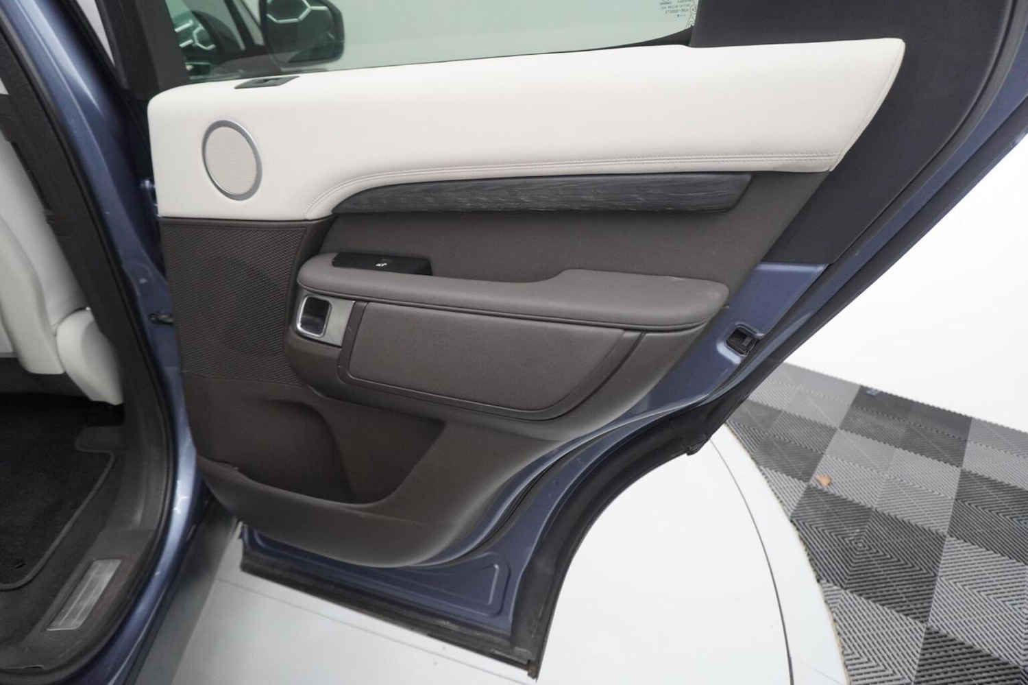 Used Land Rover Discovery 2019 for sale - 76482908: Photo 53