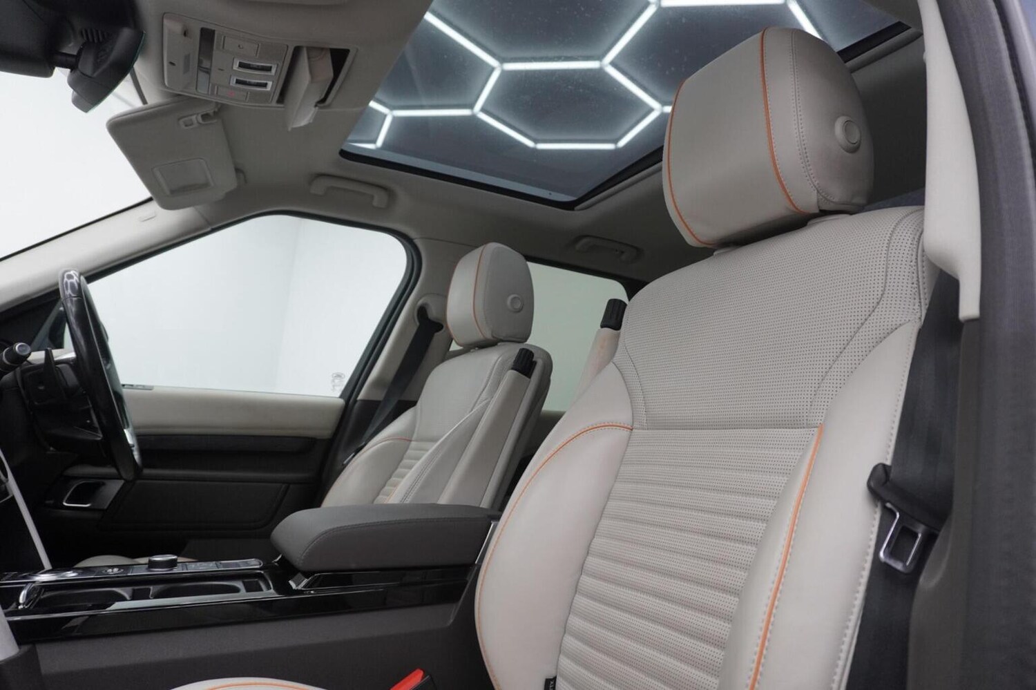 Used Land Rover Discovery 2019 for sale - 76482908: Photo 60