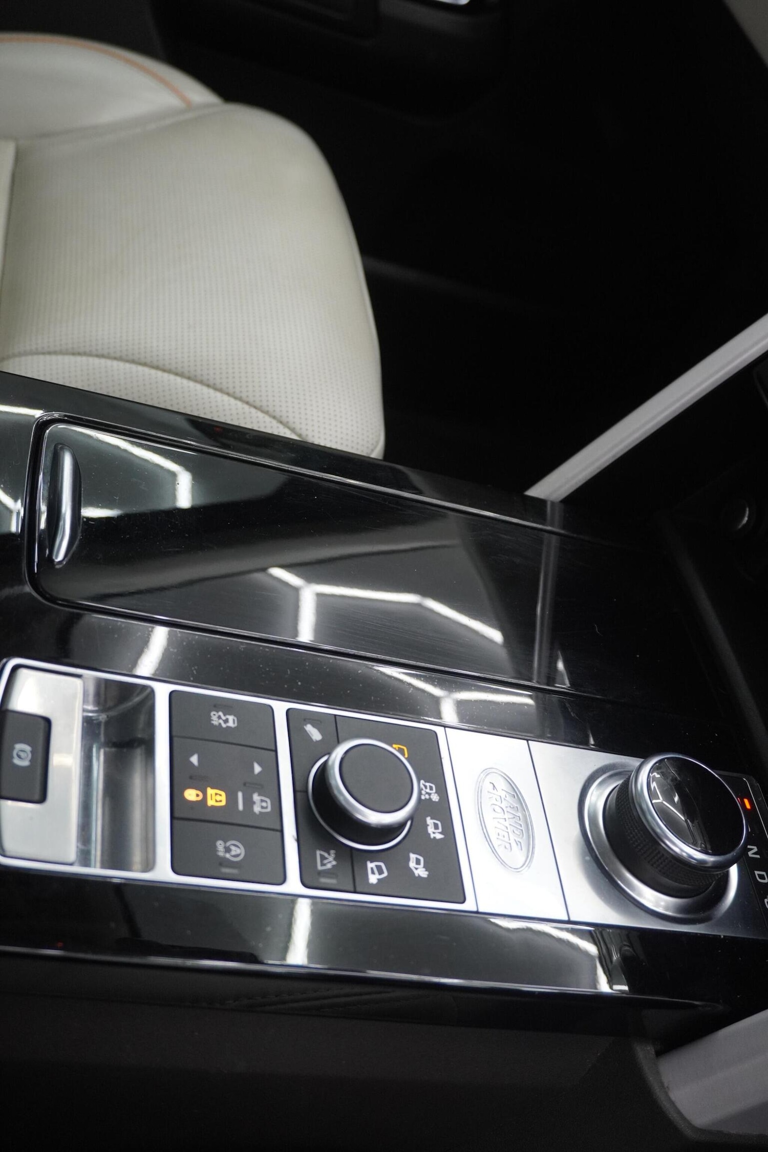 Used Land Rover Discovery 2019 for sale - 76482908: Photo 66