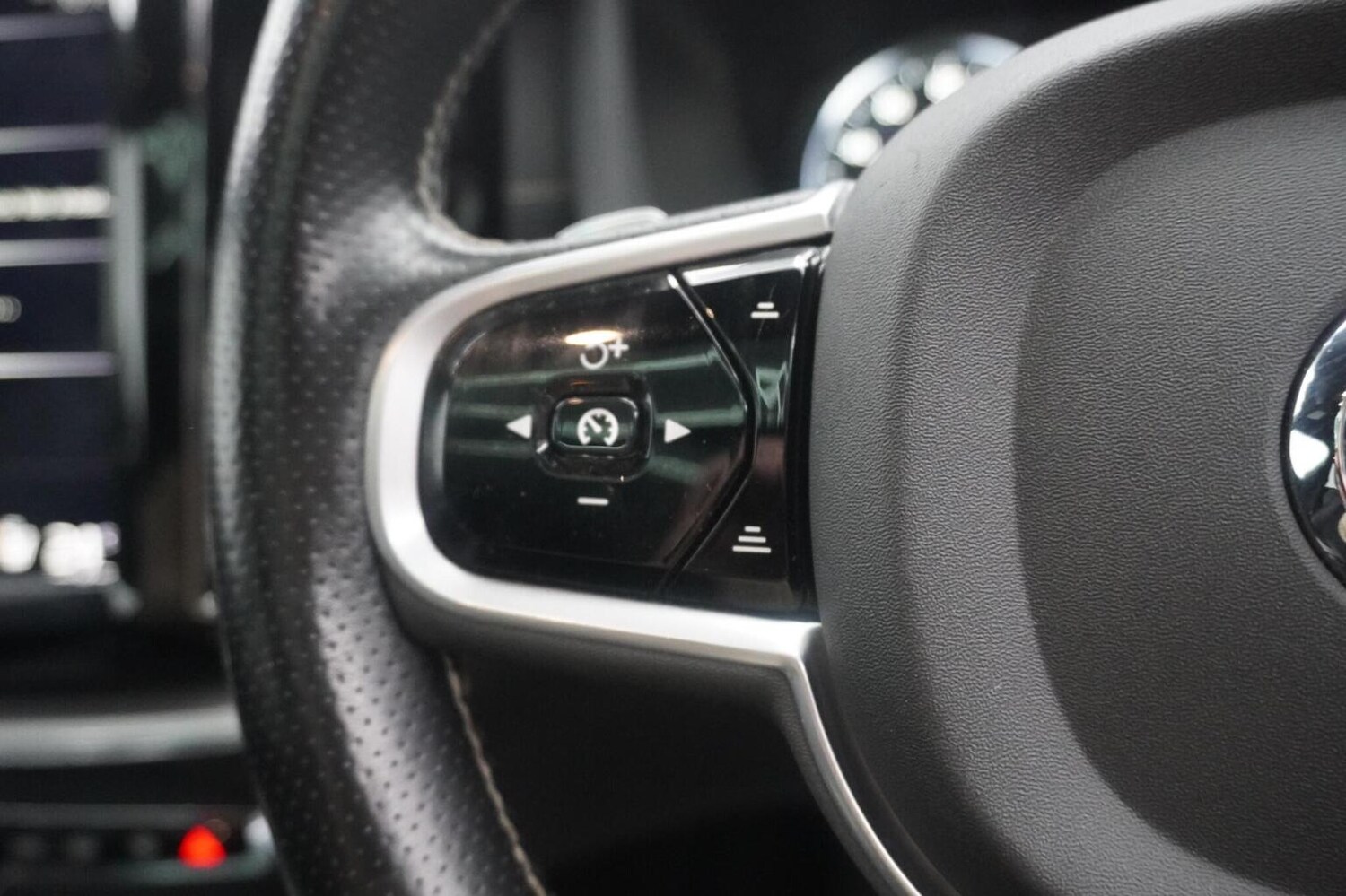 Used Volvo XC60 2018 for sale - 77438421: Photo 30