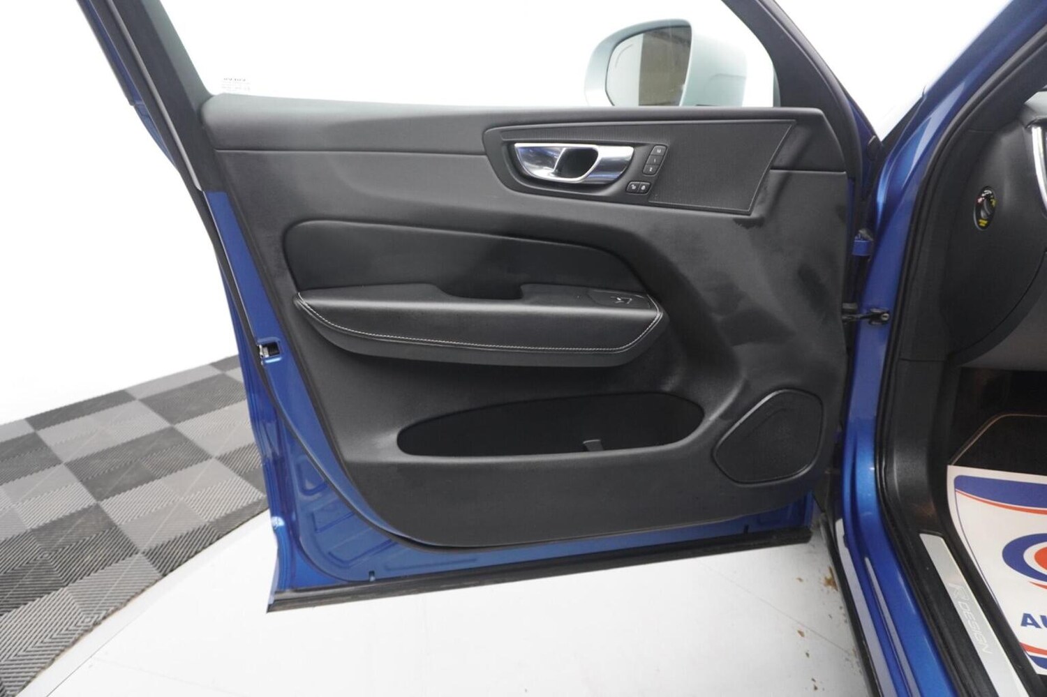 Used Volvo XC60 2018 for sale - 77438421: Photo 32