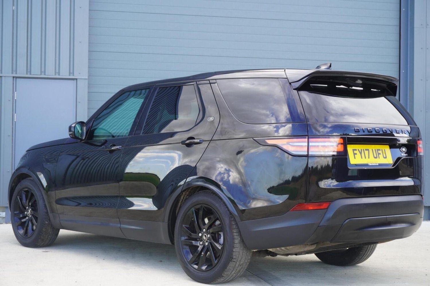 Used Land Rover Discovery 2017 for sale - 76164505: Photo 3