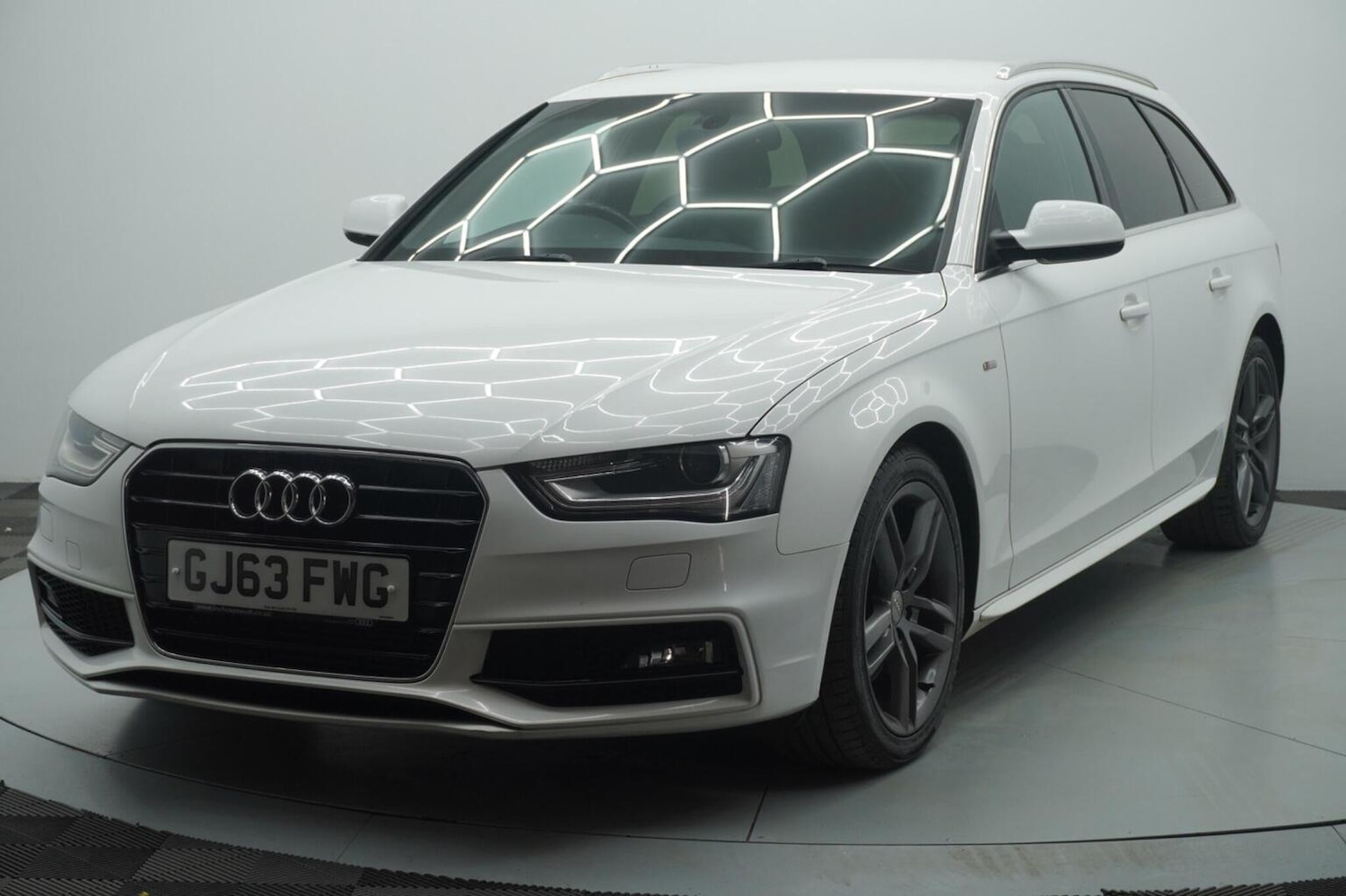 Used Audi A4 2013 for sale - 77991680: Photo 2