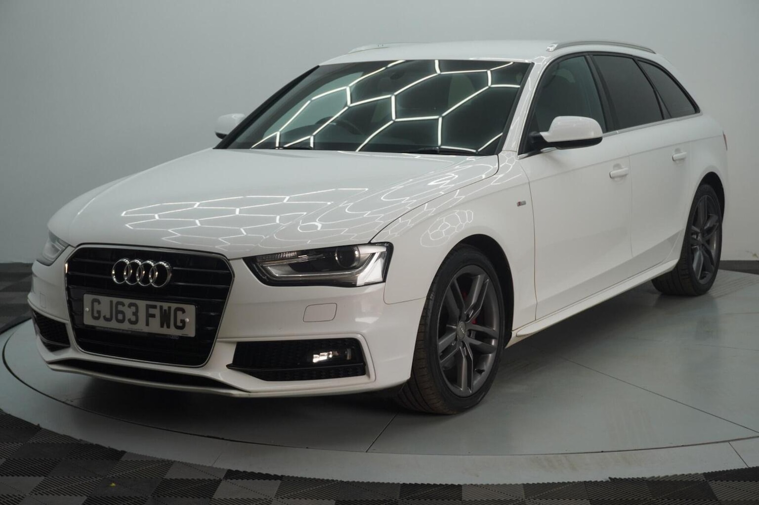 Used Audi A4 2013 for sale - 77991680: Photo 4