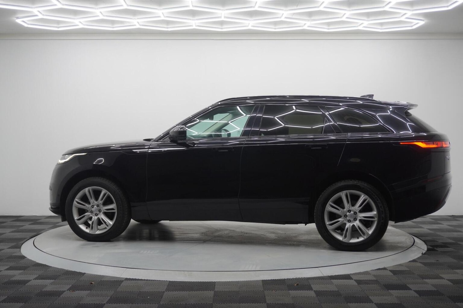 Used Land Rover Range Rover Velar 2018 for sale - 76483068: Photo 17