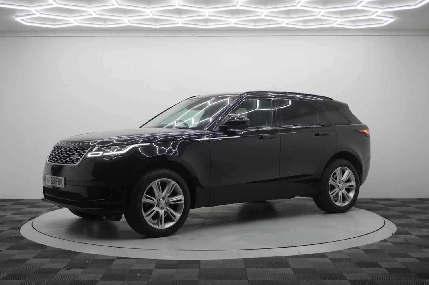 Used Land Rover Range Rover Velar 2018 for sale - 76483068: Photo 4