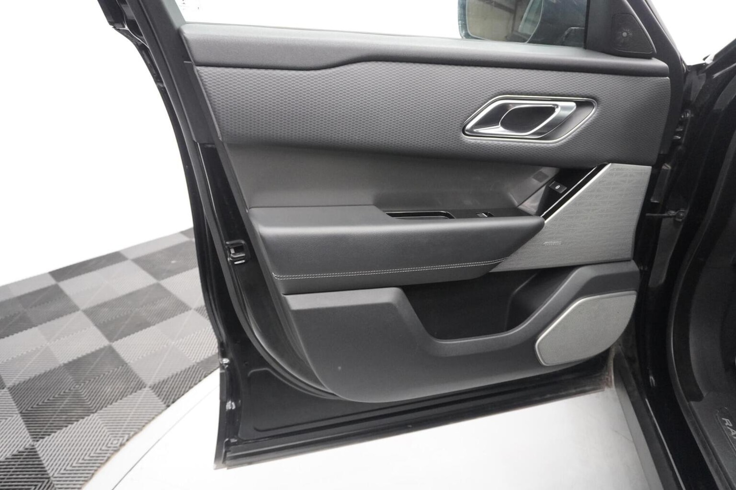 Used Land Rover Range Rover Velar 2018 for sale - 76483068: Photo 43