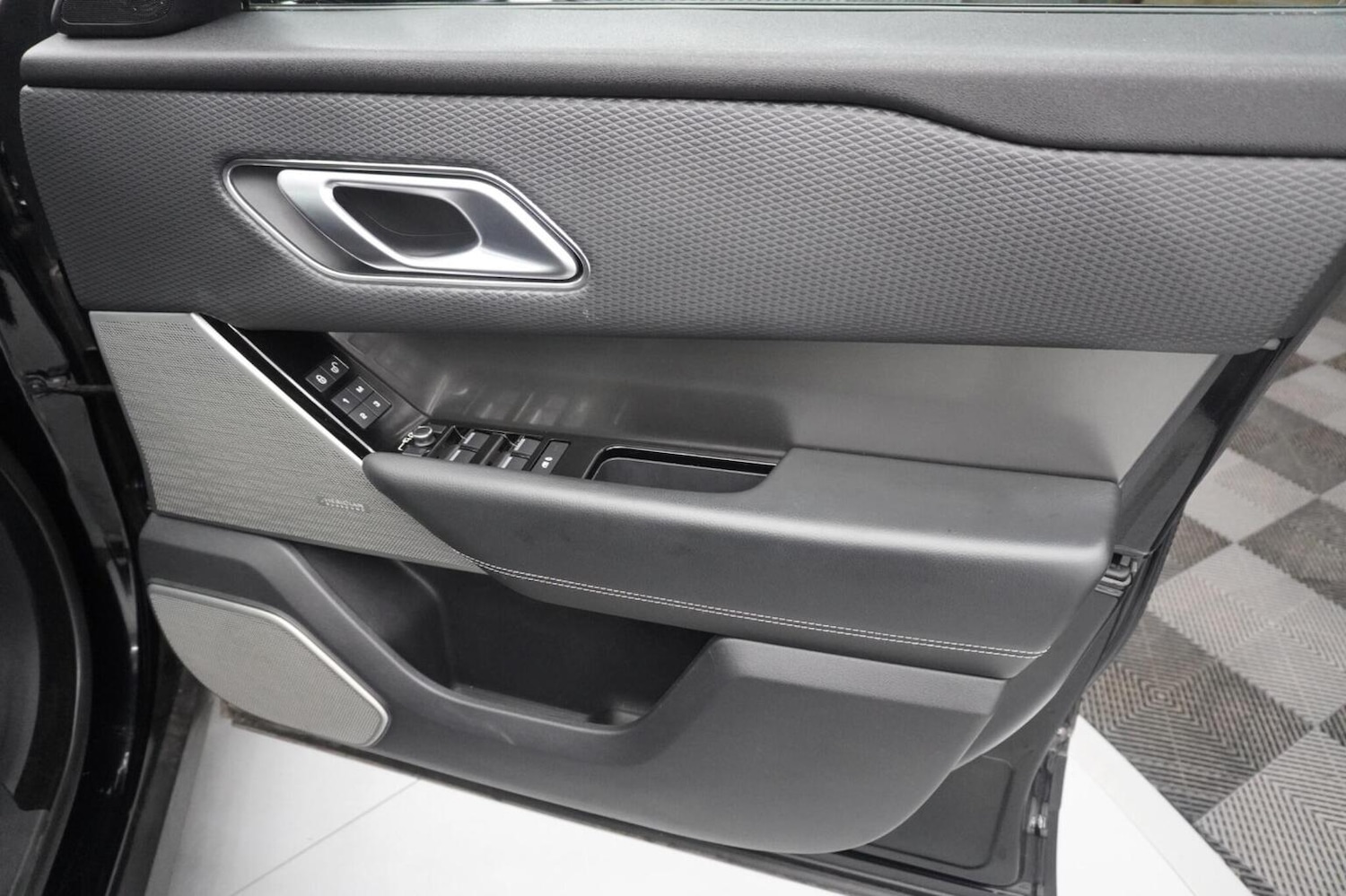 Used Land Rover Range Rover Velar 2018 for sale - 76483068: Photo 44