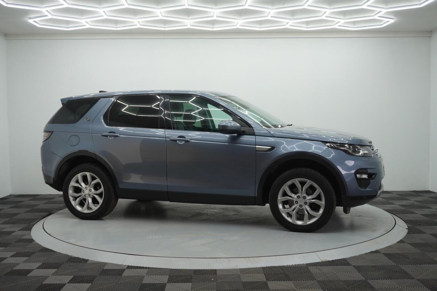Used Land Rover Discovery Sport 2017 for sale - 76974411: Photo 12