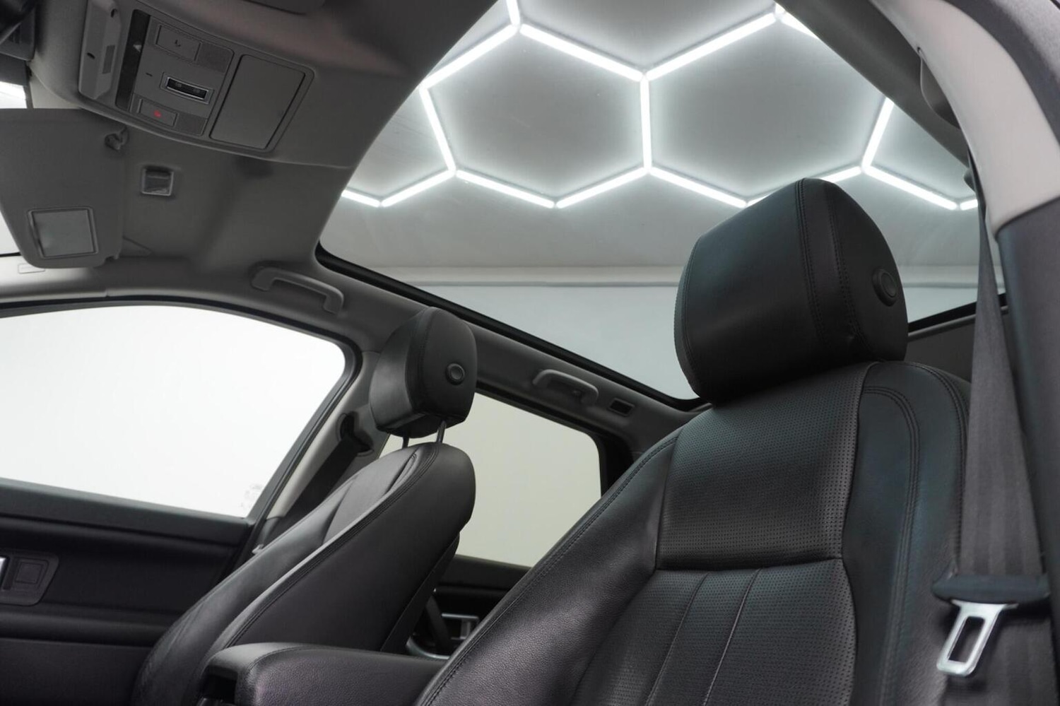 Used Land Rover Discovery Sport 2017 for sale - 76974411: Photo 55