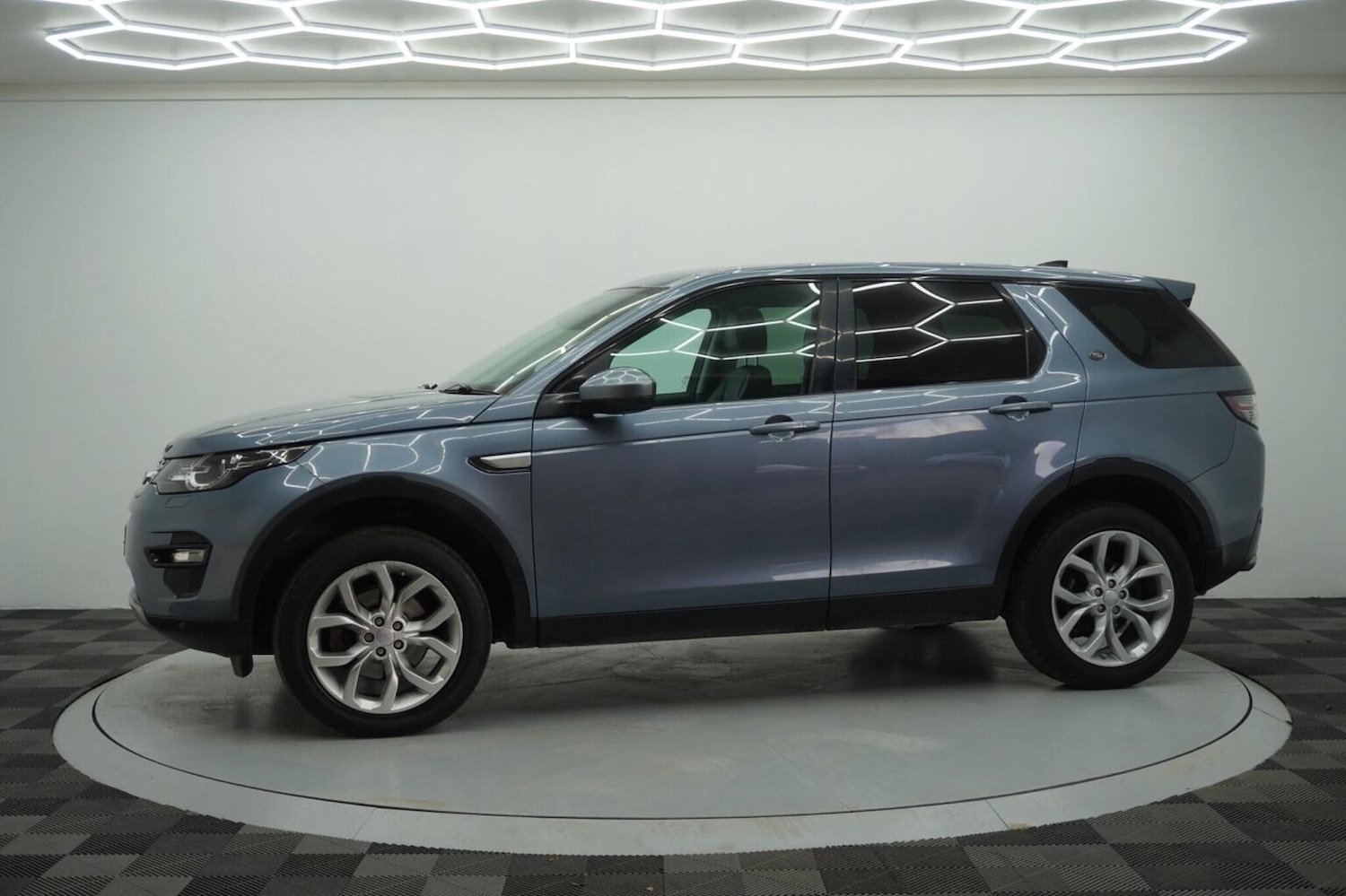Used Land Rover Discovery Sport 2017 for sale - 76974411: Photo 9