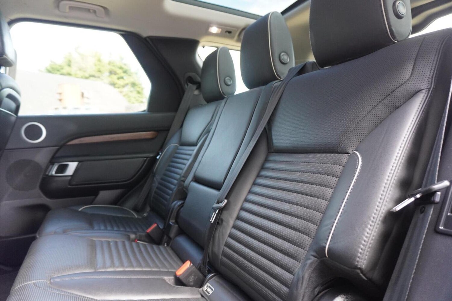 Used Land Rover Discovery 2017 for sale - 76058045: Photo 24