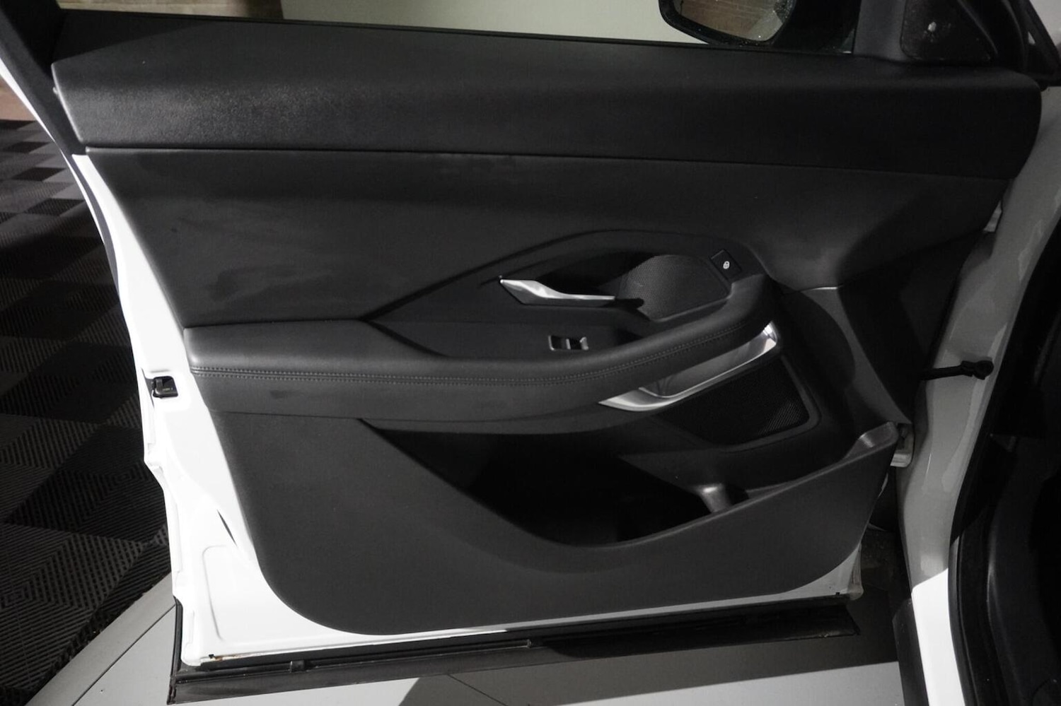 Used Jaguar E-Pace 2018 for sale - 76785112: Photo 16