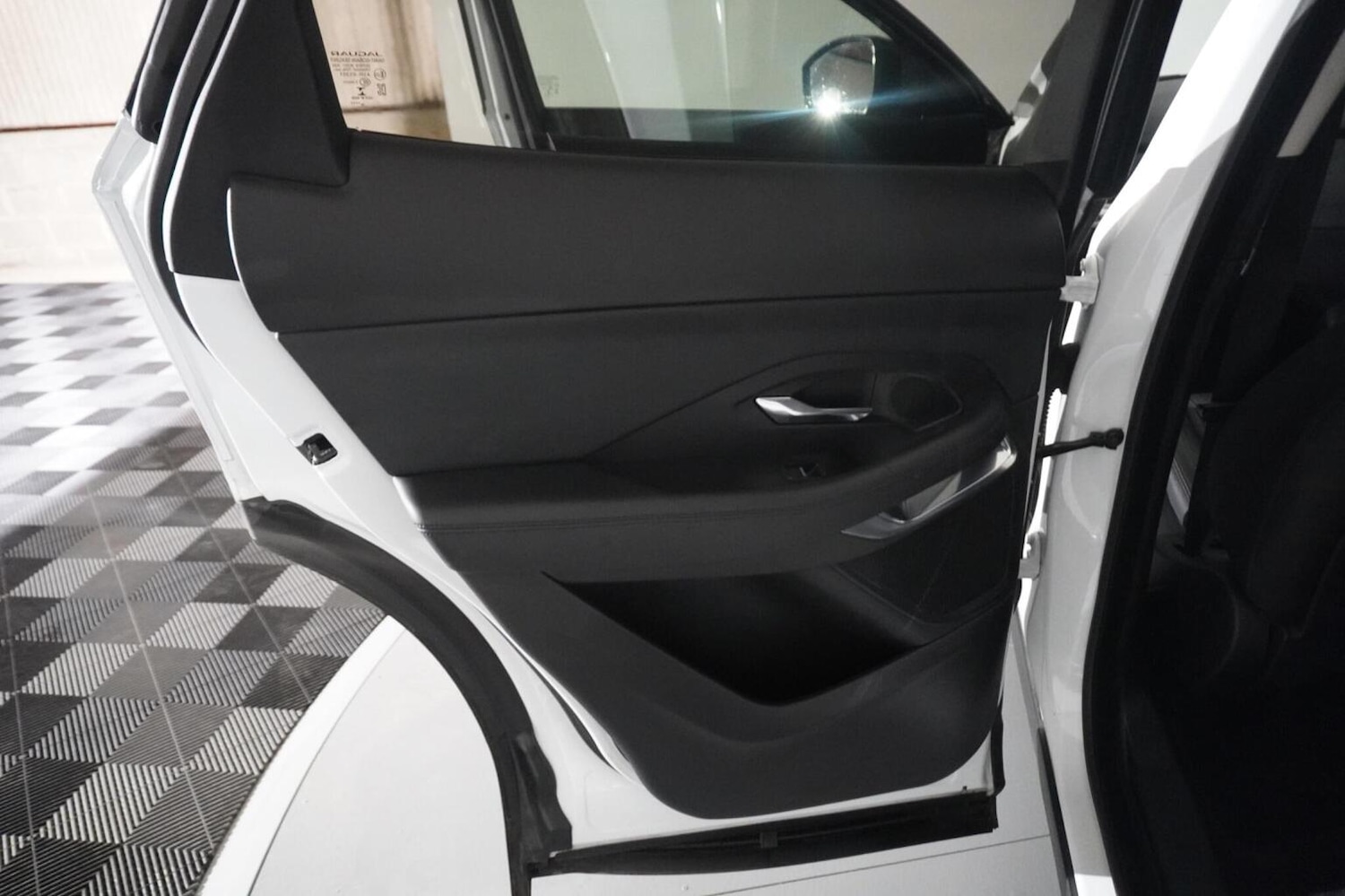 Used Jaguar E-Pace 2018 for sale - 76785112: Photo 17