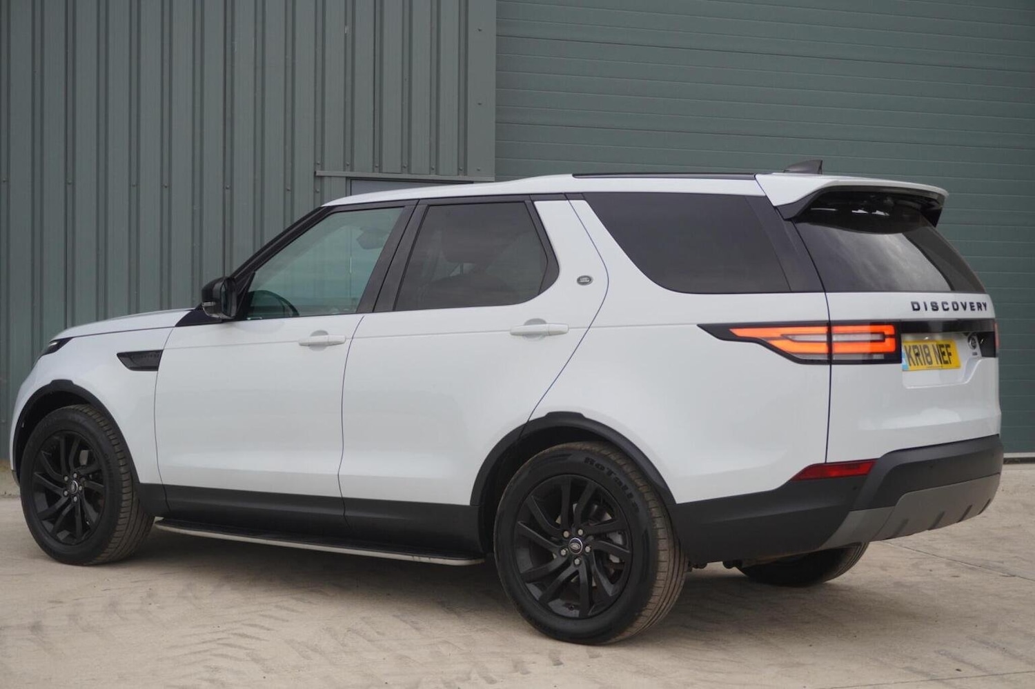 Used Land Rover Discovery 2018 for sale - 76149368: Photo 3