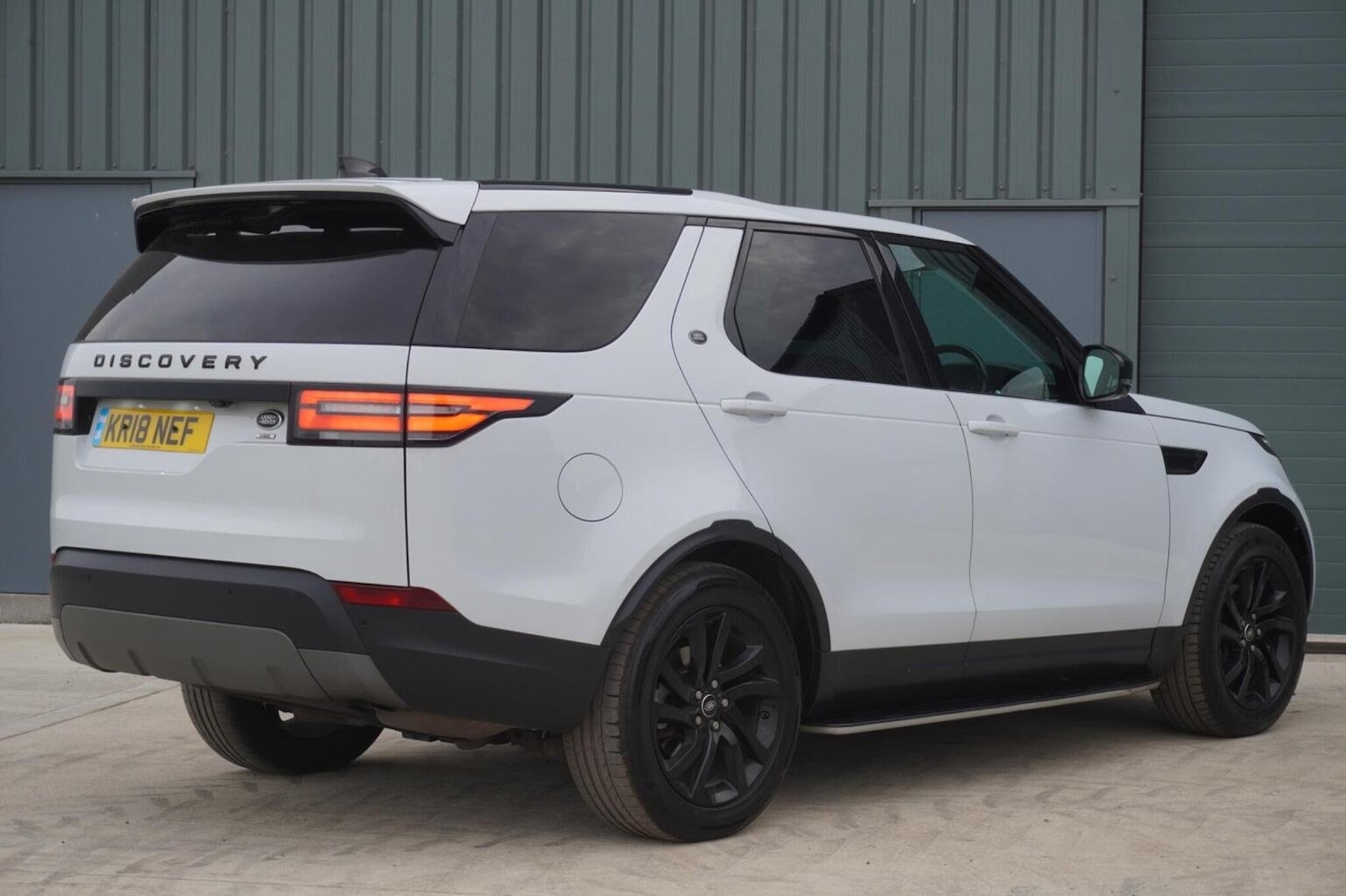 Used Land Rover Discovery 2018 for sale - 76149368: Photo 4
