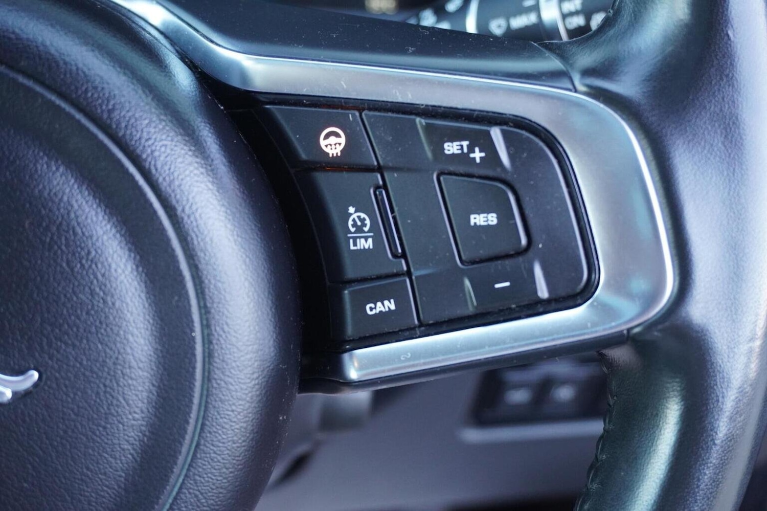 Used Jaguar F-Pace 2018 for sale - 75913265: Photo 21