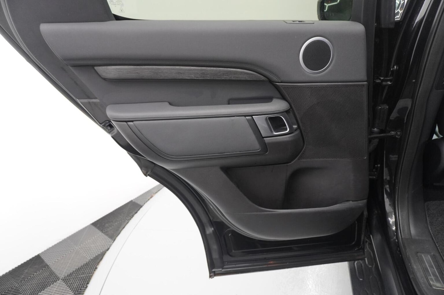 Used Land Rover Discovery 2017 for sale - 77258530: Photo 48