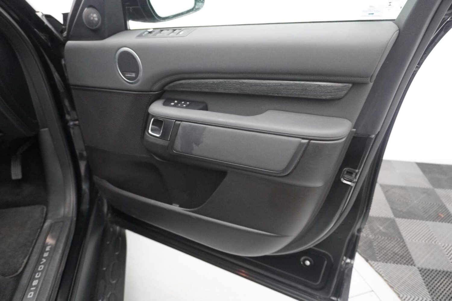 Used Land Rover Discovery 2017 for sale - 77258530: Photo 50