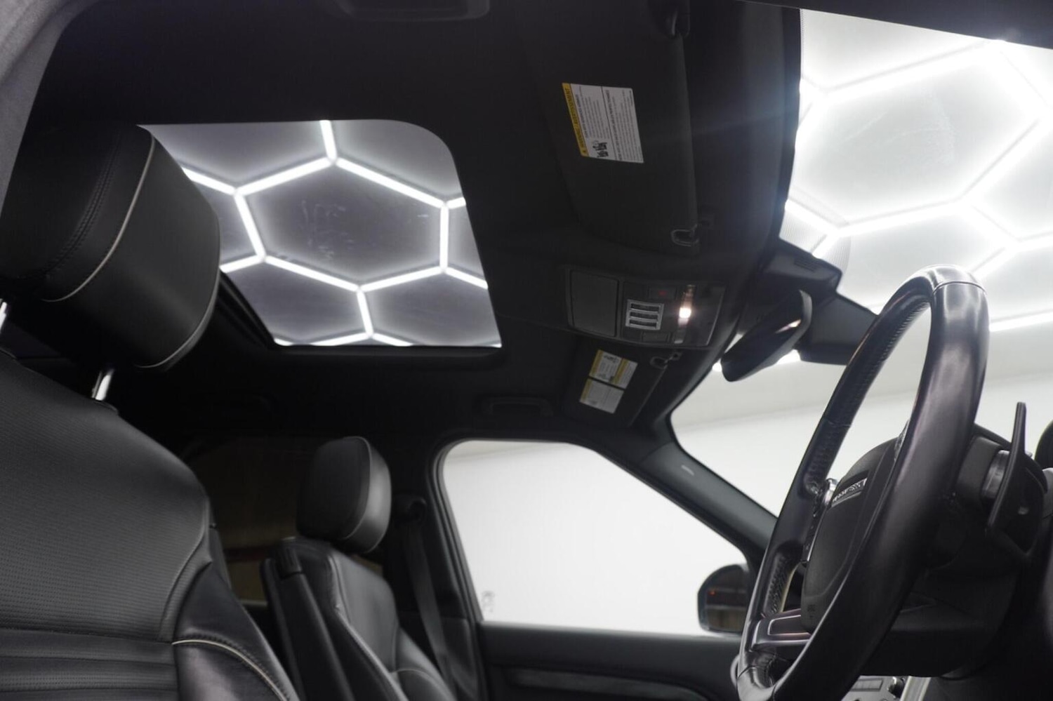 Used Land Rover Discovery 2017 for sale - 77258530: Photo 61