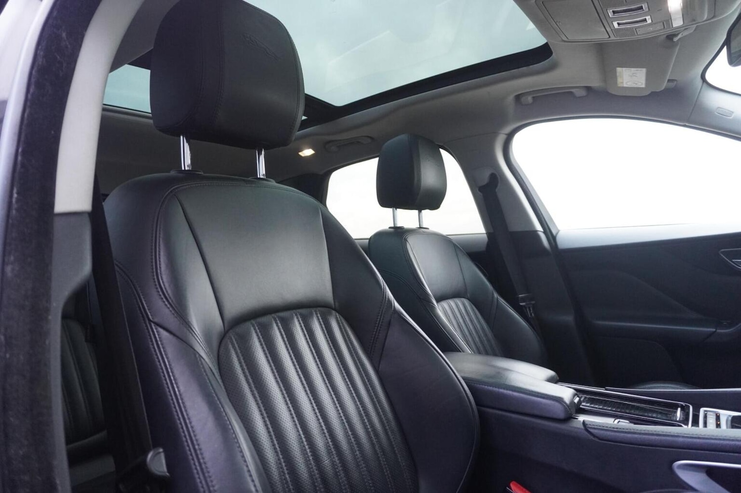 Used Jaguar F-Pace 2017 for sale - 76446028: Photo 14