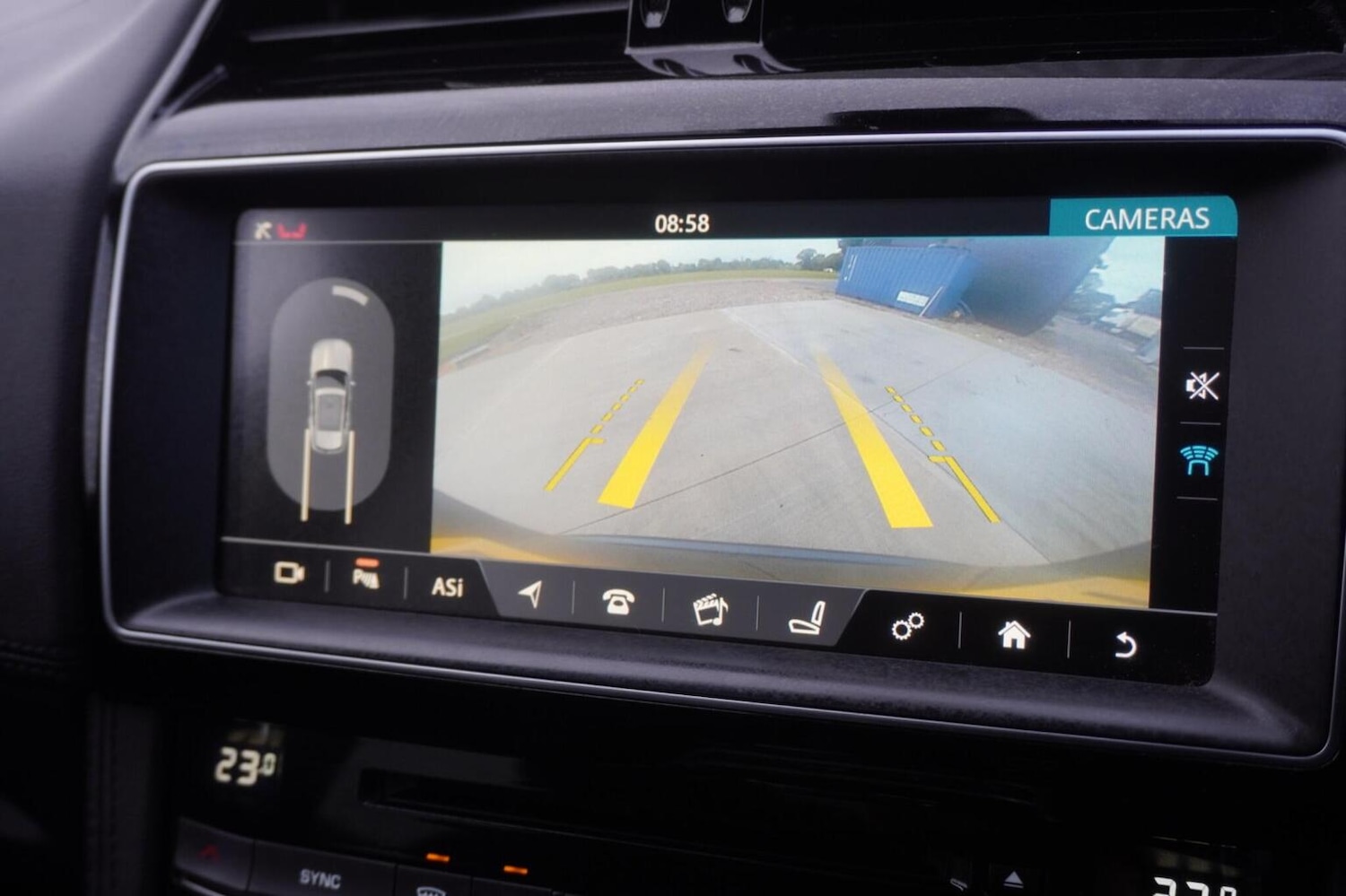 Used Jaguar F-Pace 2017 for sale - 76446028: Photo 34